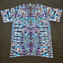 Load image into Gallery viewer, Large. Mandala tee. DISCOUNTED, SEE DESCRIPTION.