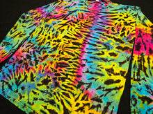 Load image into Gallery viewer, Large. Scrunch long sleeve tee.
