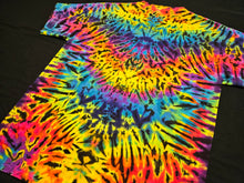 Load image into Gallery viewer, XL. Psychedelic scrunch tee.
