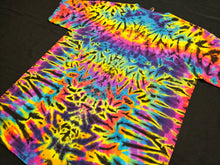 Load image into Gallery viewer, Large. Psychedelic scrunch tee.
