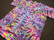 Load image into Gallery viewer, Large. Scrunch tee.
