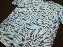 Load image into Gallery viewer, Large. Scrunch tee.
