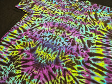 Load image into Gallery viewer, 2XL. Psychedelic scrunch tee.
