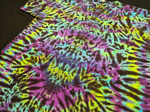 2XL. Psychedelic scrunch tee.