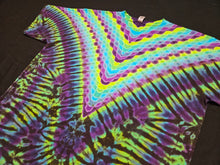 Load image into Gallery viewer, XL. Psychedelic V tee.
