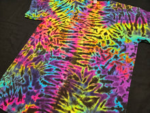 Load image into Gallery viewer, Large. Scrunch tee.
