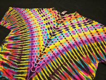 Load image into Gallery viewer, Large. Psychedelic V tee.

