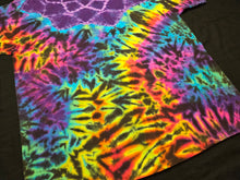 Load image into Gallery viewer, 2XL. Mandala/ scrunch tee.
