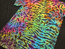 Load image into Gallery viewer, Medium. Scrunch tee.
