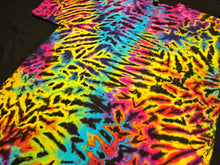 Load image into Gallery viewer, XL. Scrunch tee.

