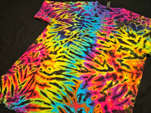Load image into Gallery viewer, Large. Scrunch tee.
