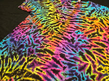 Load image into Gallery viewer, 2XL. Scrunch tee.

