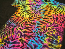 Load image into Gallery viewer, Large. Scrunch tee.
