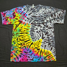 Load image into Gallery viewer, Large. Zig zag scrunch tee.
