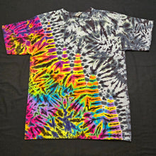 Load image into Gallery viewer, Large. Zig zag scrunch tee.
