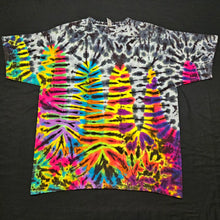 Load image into Gallery viewer, 2XL. Wavy scrunch tee.
