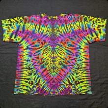 Load image into Gallery viewer, 3XL. Mandala tee.
