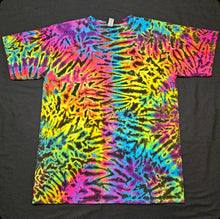 Load image into Gallery viewer, Large. Scrunch tee.

