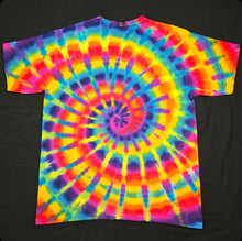 Load image into Gallery viewer, XL. Spiral tee.
