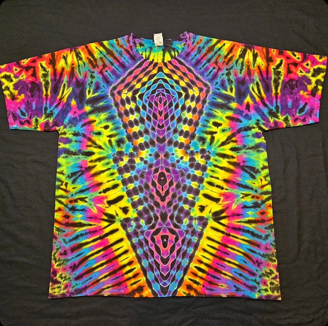 2XL. Diamond gradient tee.