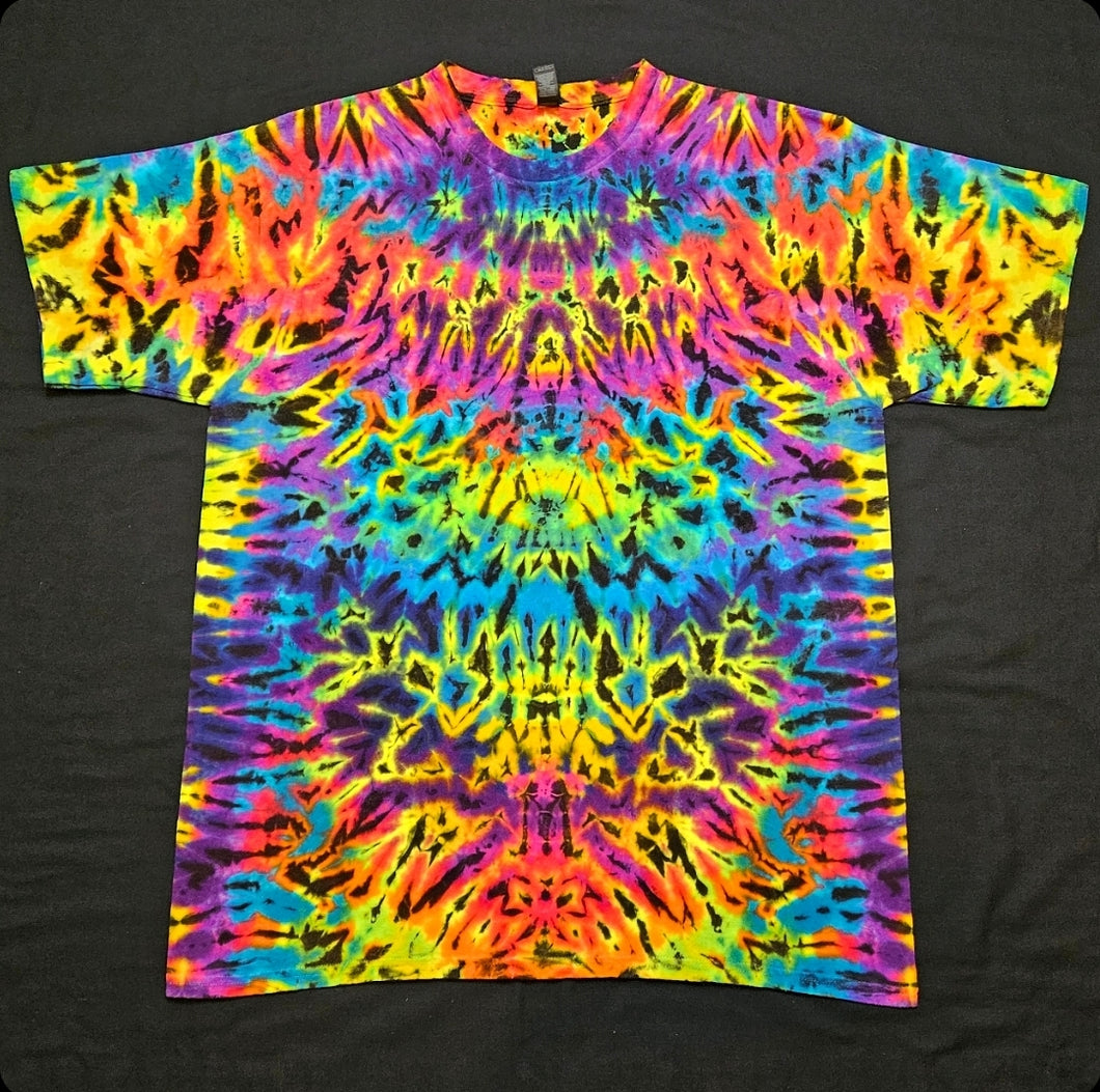 XL. Psychedelic scrunch tee.