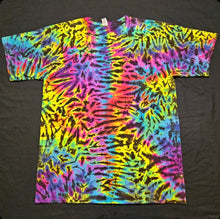 Load image into Gallery viewer, Large. Scrunch tee.
