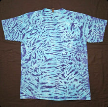 Load image into Gallery viewer, XL. Scrunch tee.

