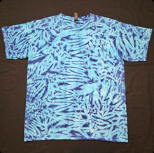 Load image into Gallery viewer, Large. Scrunch tee.
