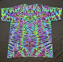 Load image into Gallery viewer, XL. Diamond/geode Stealie tee.
