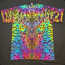 Load image into Gallery viewer, Large. Diamond tee.
