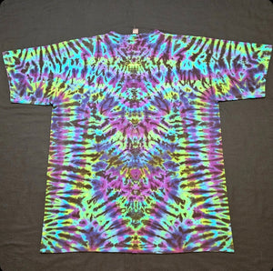 XL. Psychedelic scrunch tee.
