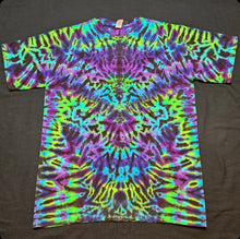 Load image into Gallery viewer, Medium. Psychedelic scrunch tee.

