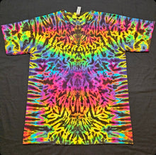 Load image into Gallery viewer, Large. Psychedelic scrunch tee.

