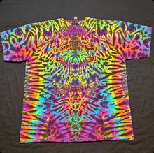 Load image into Gallery viewer, 2XL. Psychedelic scrunch tee.
