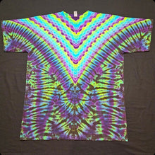 Load image into Gallery viewer, XL. Psychedelic V tee.

