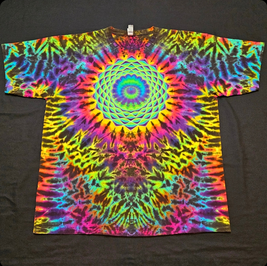 2XL. Mandala tee.