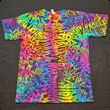 Load image into Gallery viewer, Large. Scrunch tee.
