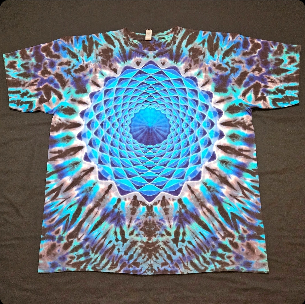 2XL. Mandala tee.
