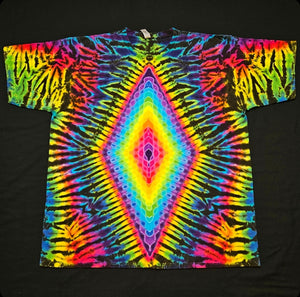 2XL. Diamond tee.