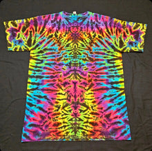 Load image into Gallery viewer, Large. Sugar skull tee.
