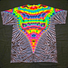 Load image into Gallery viewer, XL. Psychedelic V tee.
