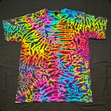 Load image into Gallery viewer, Large. Scrunch tee.
