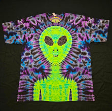 Load image into Gallery viewer, 2XL. Alien/ufo tee.
