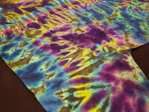 2XL. Tie dye shirt. Northern lights scrunch tee.