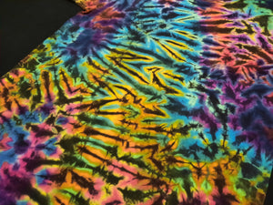 Large. Tie dye shirt. High contrast scrunch tee.