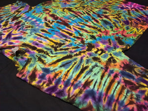 2XL. Tie dye shirt. High contrast scrunch tee.