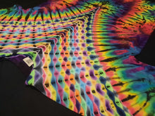 Load image into Gallery viewer, Large. Tie dye shirt. Psychedelic pleat V tee.
