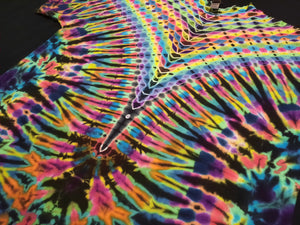 2XL. Tie dye shirt. Psychedelic pleat V tee.