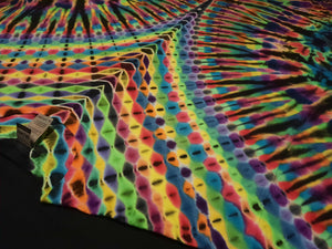 2XL. Tie dye shirt. Psychedelic pleat V tee.