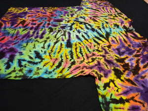 XL. Tie dye shirt. High contrast scrunch tee.